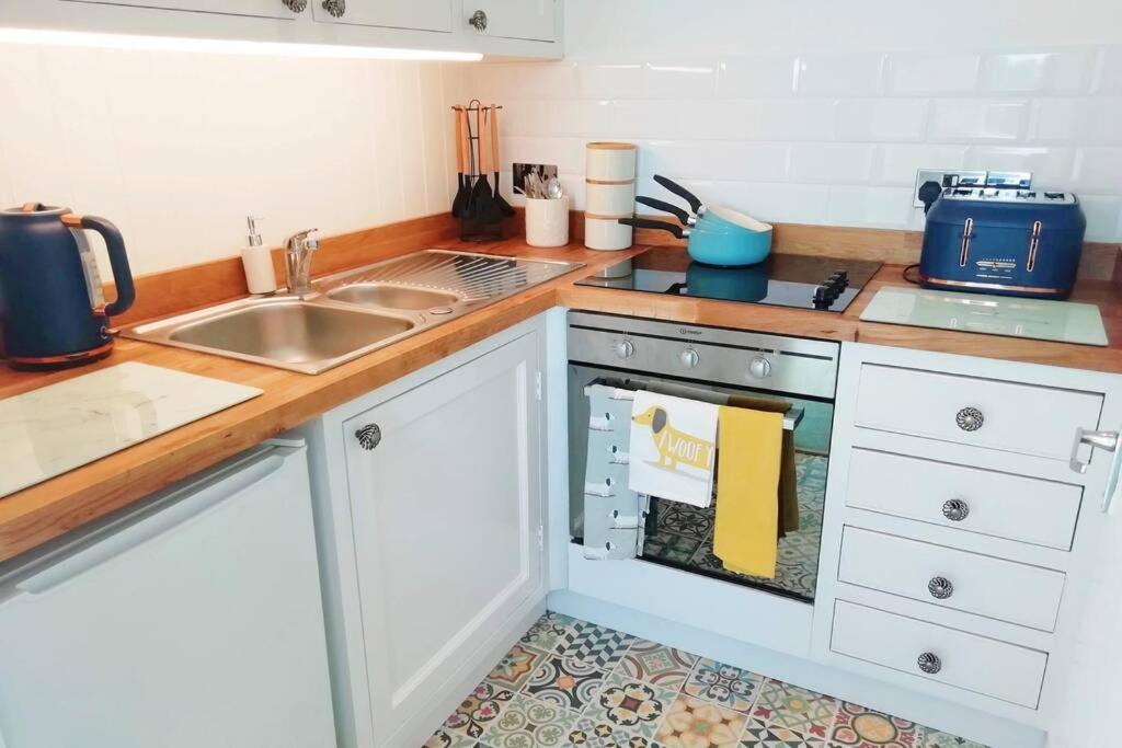 Cosy, Elegant Apartment In Heart Of Ludlow Town Luaran gambar