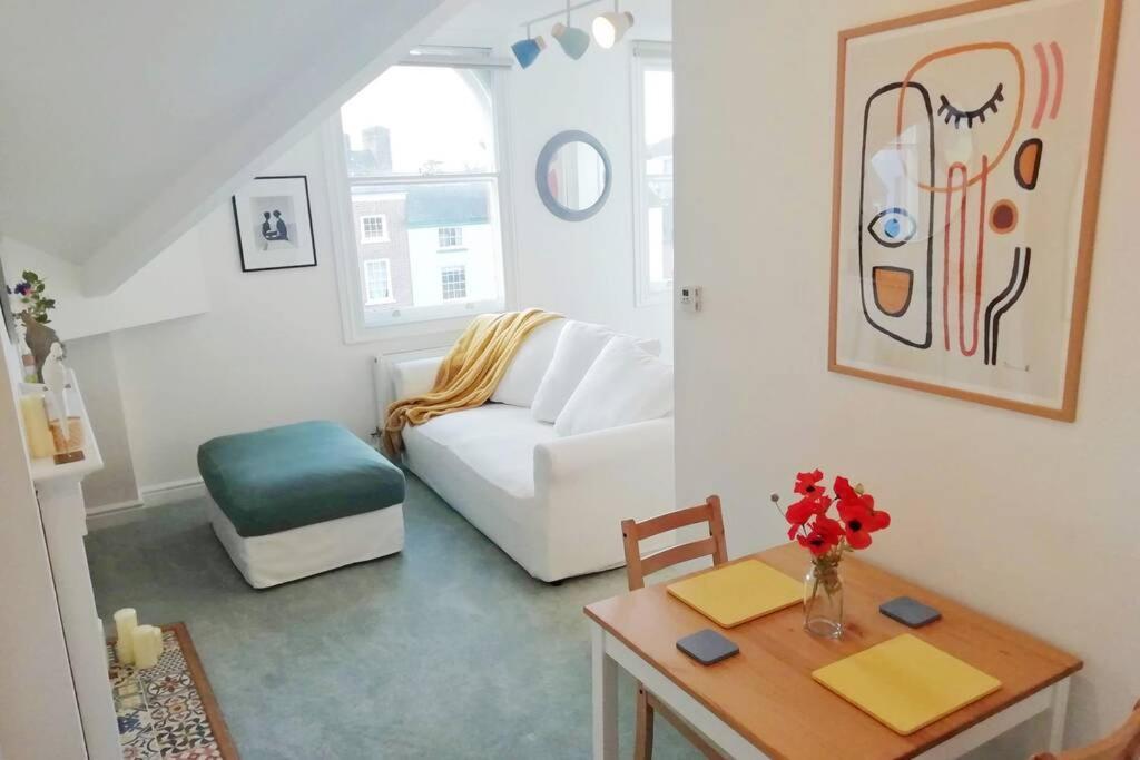 Cosy, Elegant Apartment In Heart Of Ludlow Town Luaran gambar